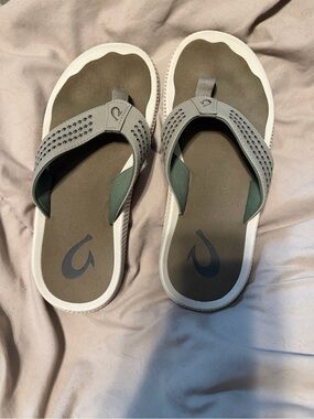 OluKai Olive Green Men’s Flip Flops